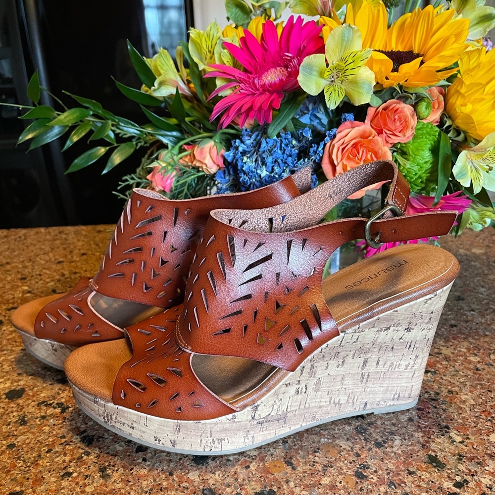Platform Sandals - Picture 3 of 8